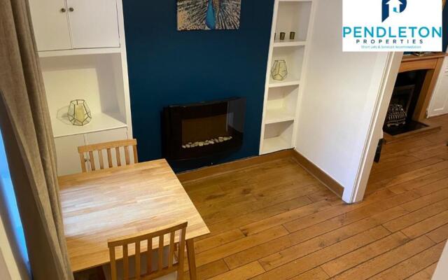 Cosy 2 bed property Contractor and Leisure Stays