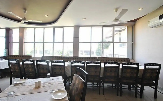 OYO 11754 Hotel Classic 7