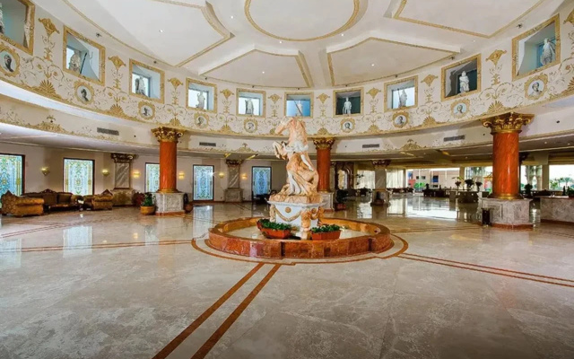 Titanic Palace - Families and Couples only