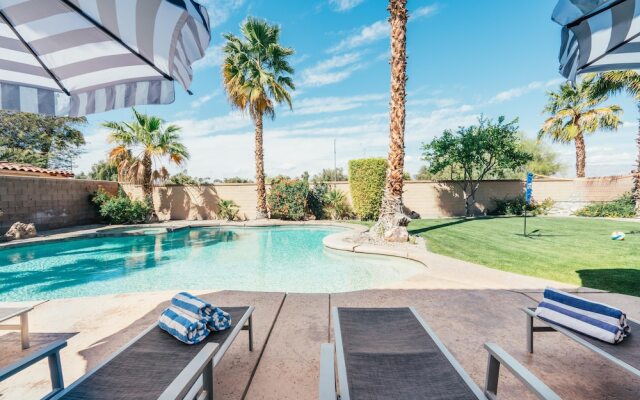 Swaying Leaf by AvantStay