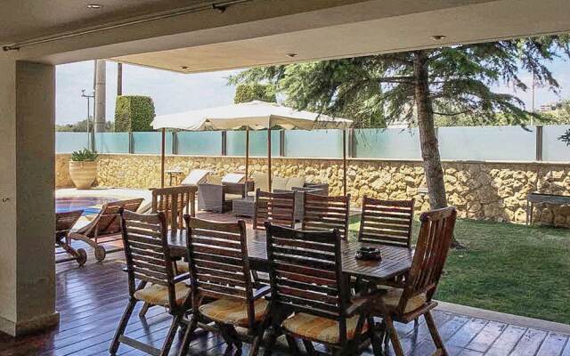 Luxury Apartment in Voula with Pool