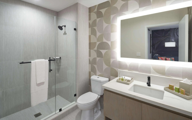 SERENA Hotel Aventura Miami, Tapestry Collection by Hilton