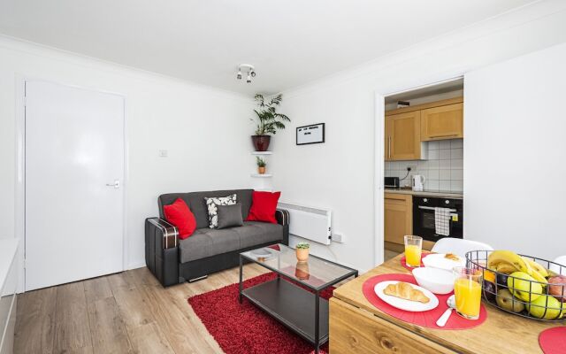 Ash Cosy Apartments 2 Codling Close