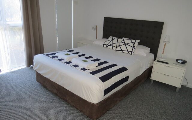 The Shores Holiday Apartments