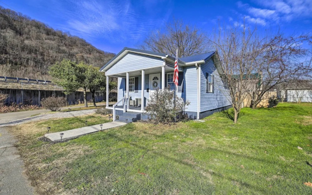 Pet-friendly Charleston Home w/ Fenced Yard!