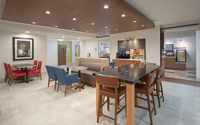 Holiday Inn Express Hotel & Suites Longmont by IHG