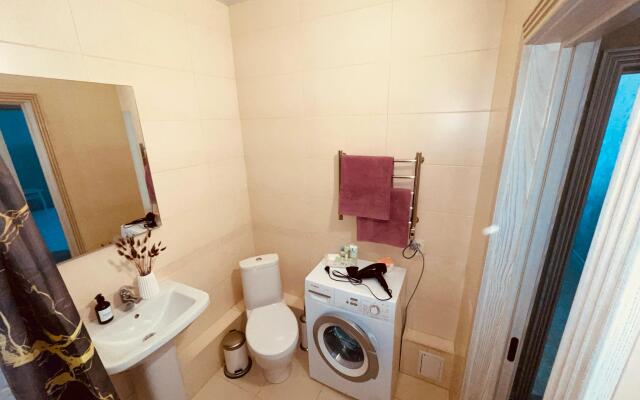 Be Happy (Би Хеппи) на улице Жлобы