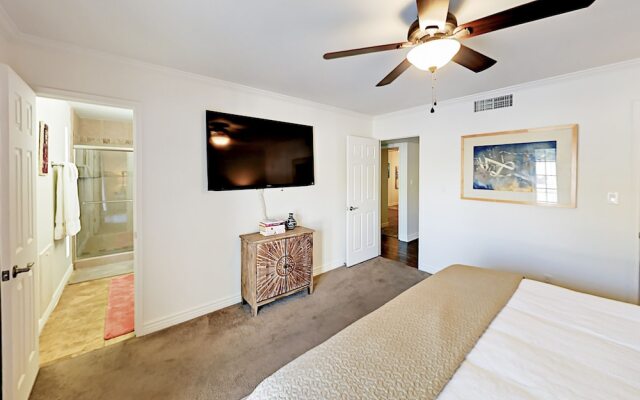 Stylish Desert Oasis - 3 Br Home