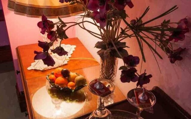 Little Red Rooster Rest and Spa