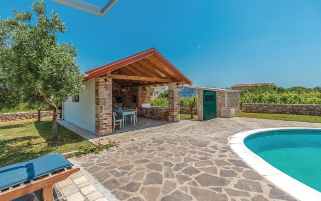 Amazing Home in Pasman With Wifi and 8 Bedrooms