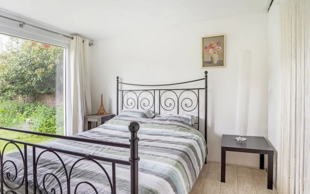 Lovely Holiday Home in Balkbrug with Jacuzzi and Garden