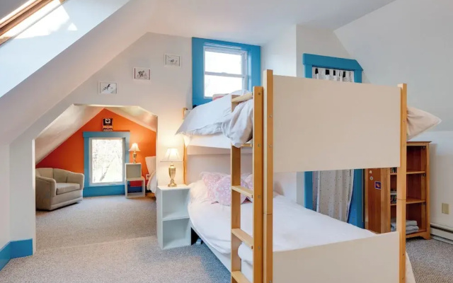 Charming Farmhouse: Walk to Village + Trails!