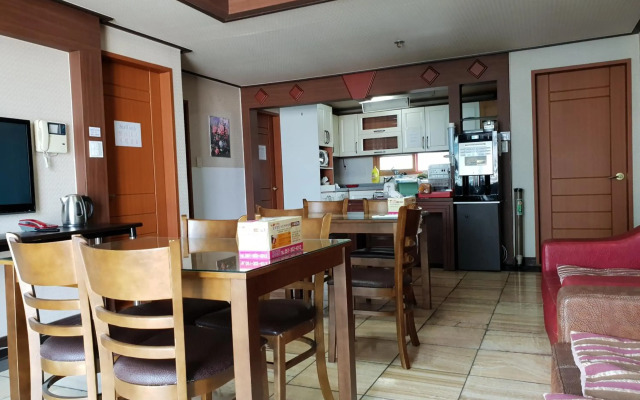 Plus Motel
