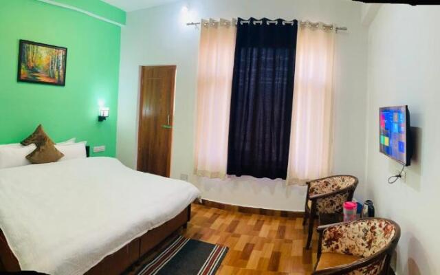 Hotel Snow Crest Residency