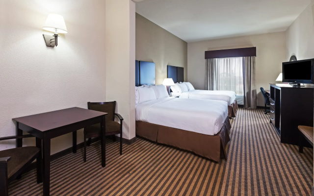 Holiday Inn Express Hotel & Suites Brady by IHG