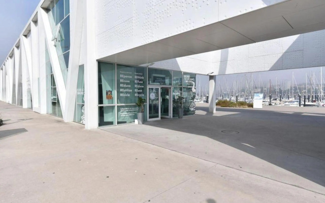 Falcon 86 - Douro Charter