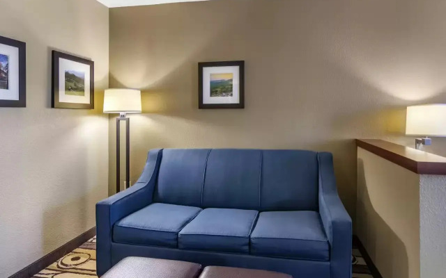 Comfort Inn & Suites