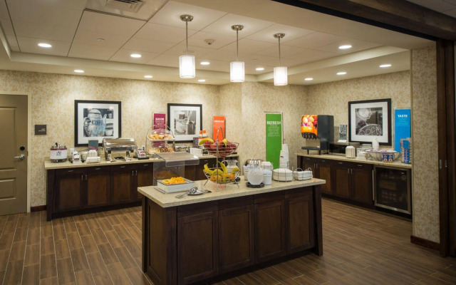 Hampton Inn and Suites Manchester