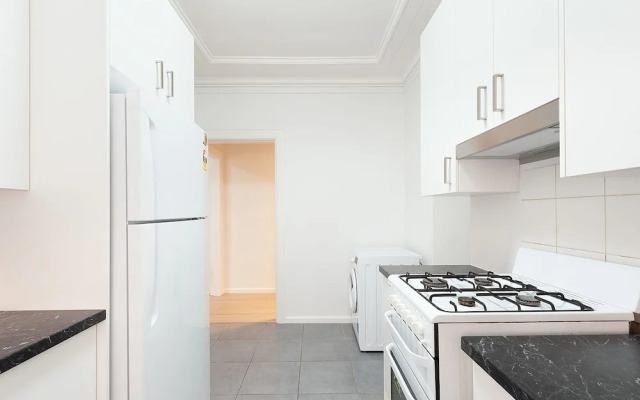 Newly Renovated Apt Close to CBD Unit 1