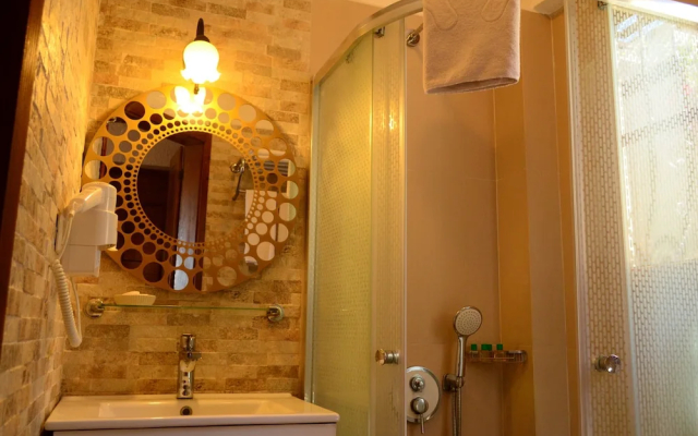 Ada Bacchus Hotel
