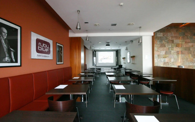 Hotel Ruby Blue