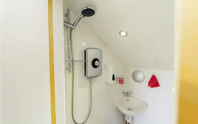 Delny House Hotel