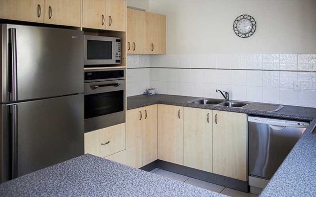 Elouera Tower Beachfront Apartments