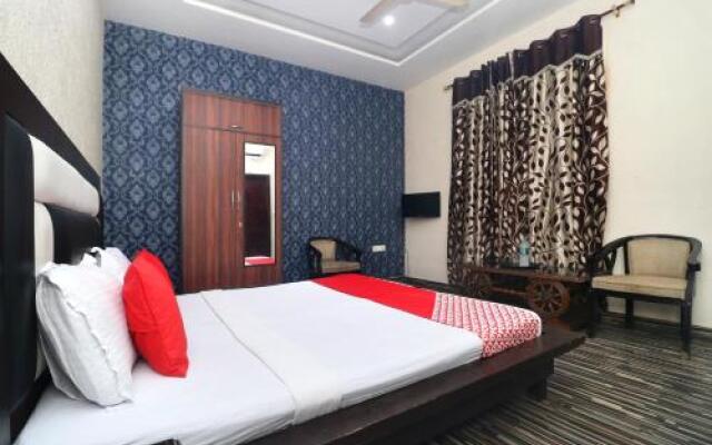 OYO 22012 Hotel B1