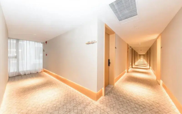 Ji Hotel Jiaxing Shimao Center
