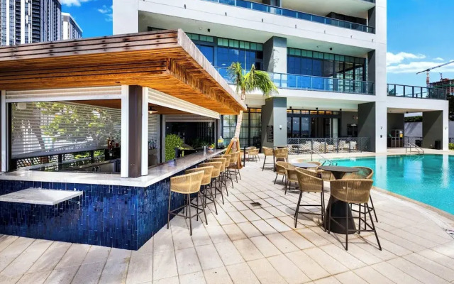 Luxury 49FL Condo with City Views
