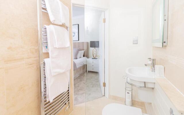 16 Lansdown -By Luxury Apartments