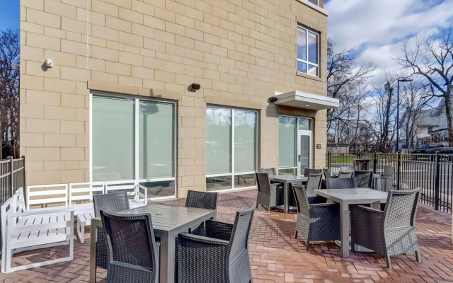 Hampton Inn & Suites Cincinnati Midtown Rookwood