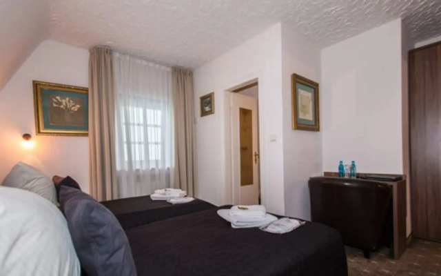 Lowenbräu Köln Hotel & Restaurant