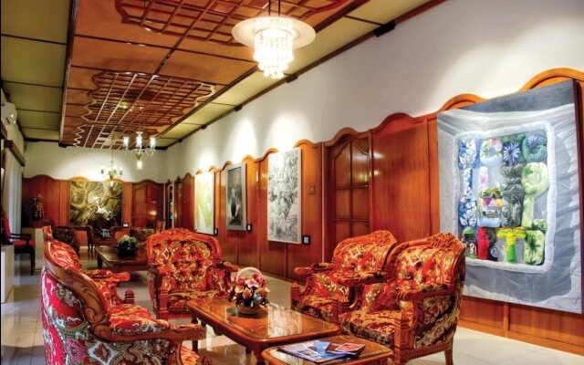 Raintree Boutique Villa & Gallery