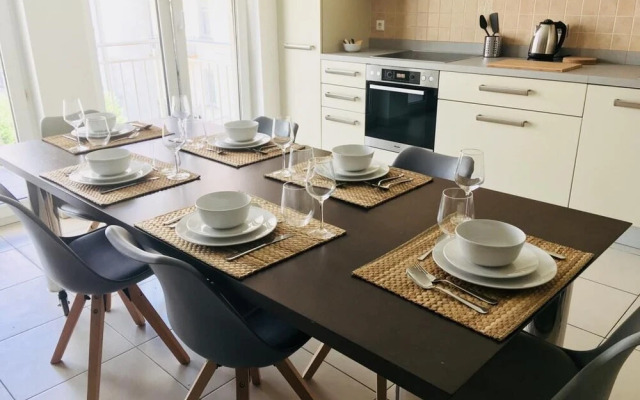 Large Art Deco Flat 100m2 in City Center - Parking