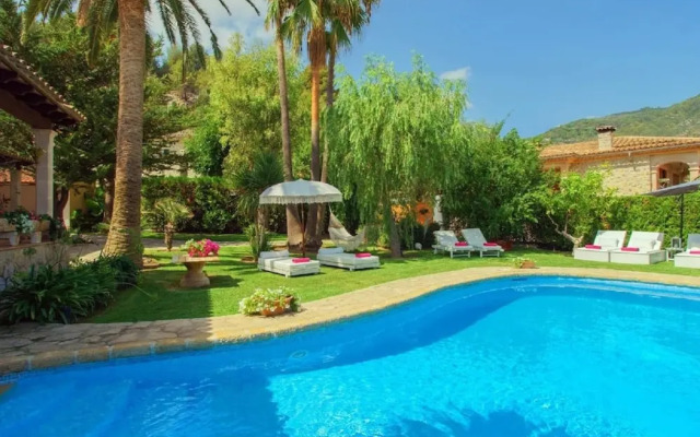 Rustic House in Mancor With Pool