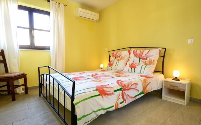 Beautiful Holiday House With Private Pool and Terrace