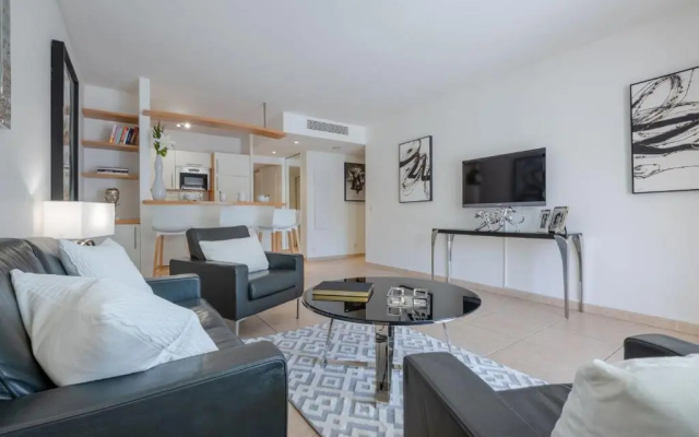 Stylish 2-bedroom apartment in an upscale residence building - Apartment in Cannes - Photo 3