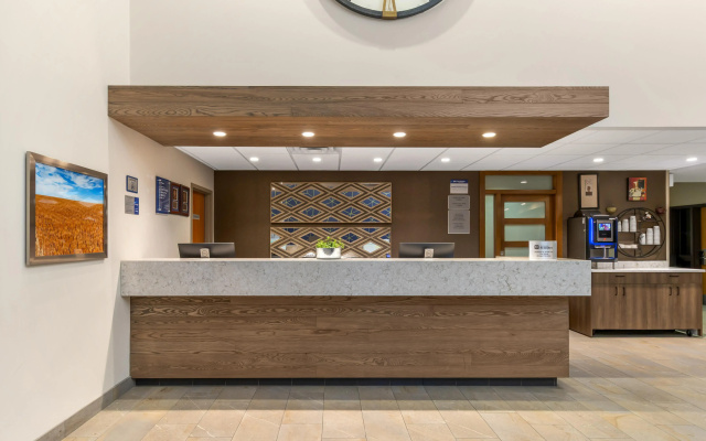 Best Western Plus Pembina Inn & Suites