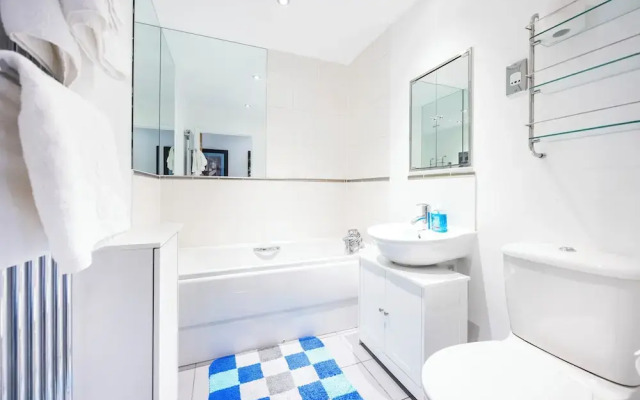 Koks Mews 2 Bed 2 Bath Apartment - ExCeL