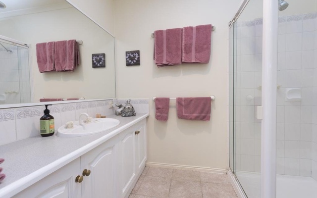White Rose Cottage – Bathroom – Melbourne