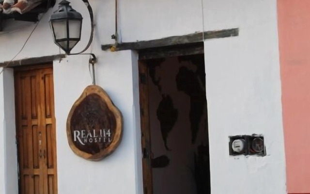 Real 114 Hostal - Hostel