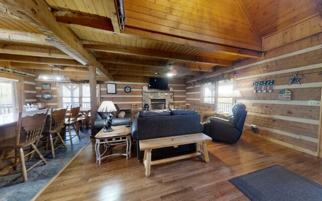 Dogwood Acre 3 Bedroom Cabin by RedAwning