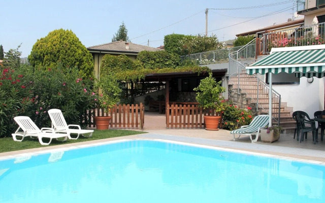Apartment Montegolo Four with Pool And Lake View