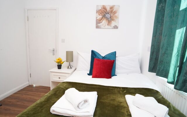 Spacious 3BR House Sleeps 6