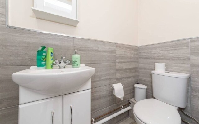 Homely Spaces Large 2-bed Apartment in Bedford