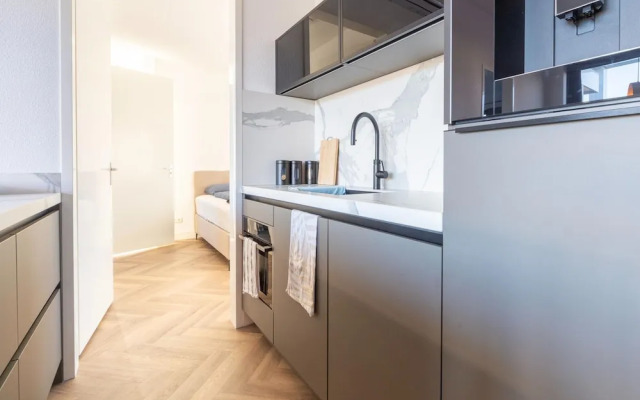 Cozy Villa With Lakeside Views