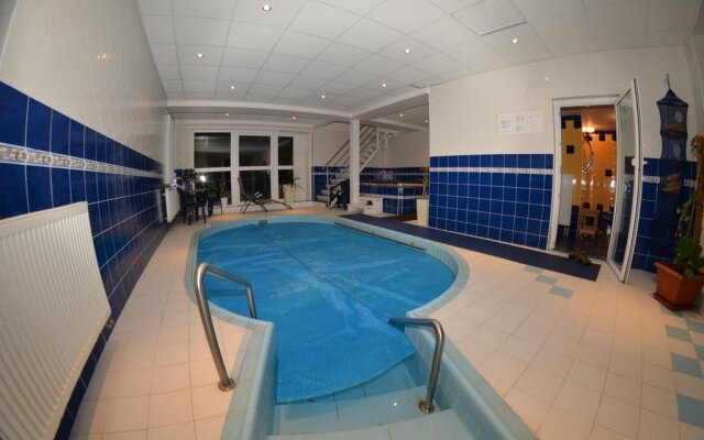 Relax House