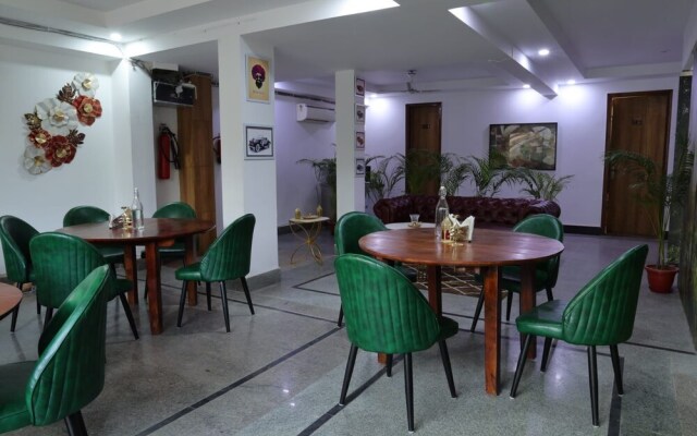 The Sandalwood Hotel, Sec-38 I Near Medanta Medicity Gurgaon