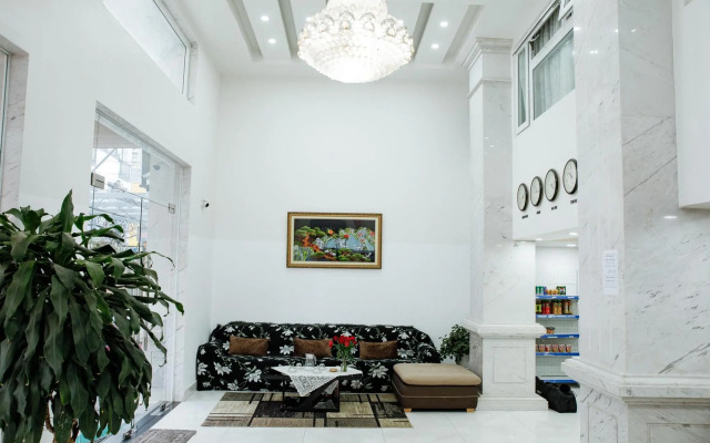 Skyhouse Hotel